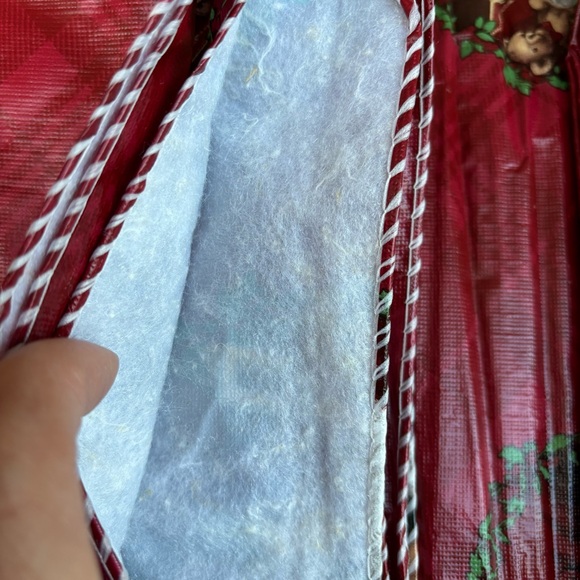 Vintage Santa vinyl table covering felt bottom reusable red tablecloth NWT - Picture 8 of 10